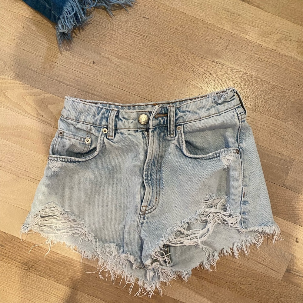 ZARA DENIM SHORTS SIZE 34